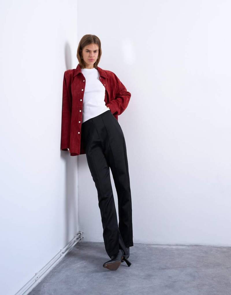 Topshop - Hose aus Satin in Schwarz mit geradem Bein und seitlichem Saumschlitz von Topshop