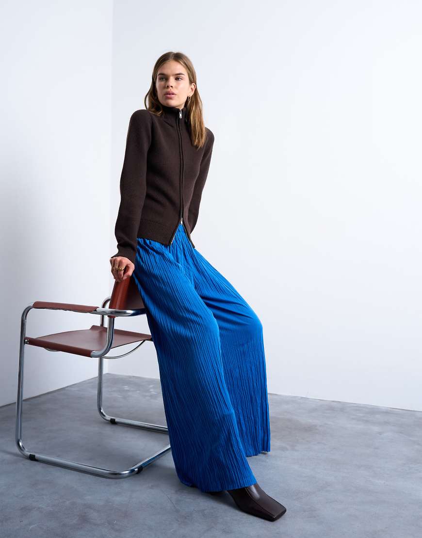 Topshop - Hose in Kobaltblau mit weitem Bein und Knitterstruktur Topshop - Hose in Kobaltblau mit weitem Bein und Knitterstruktur von Topshop