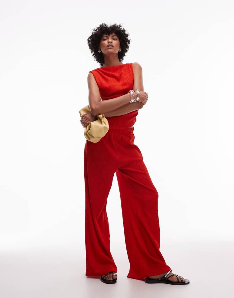 Topshop - Hose in Rot mit weitem Bein und Strukturmuster von Topshop