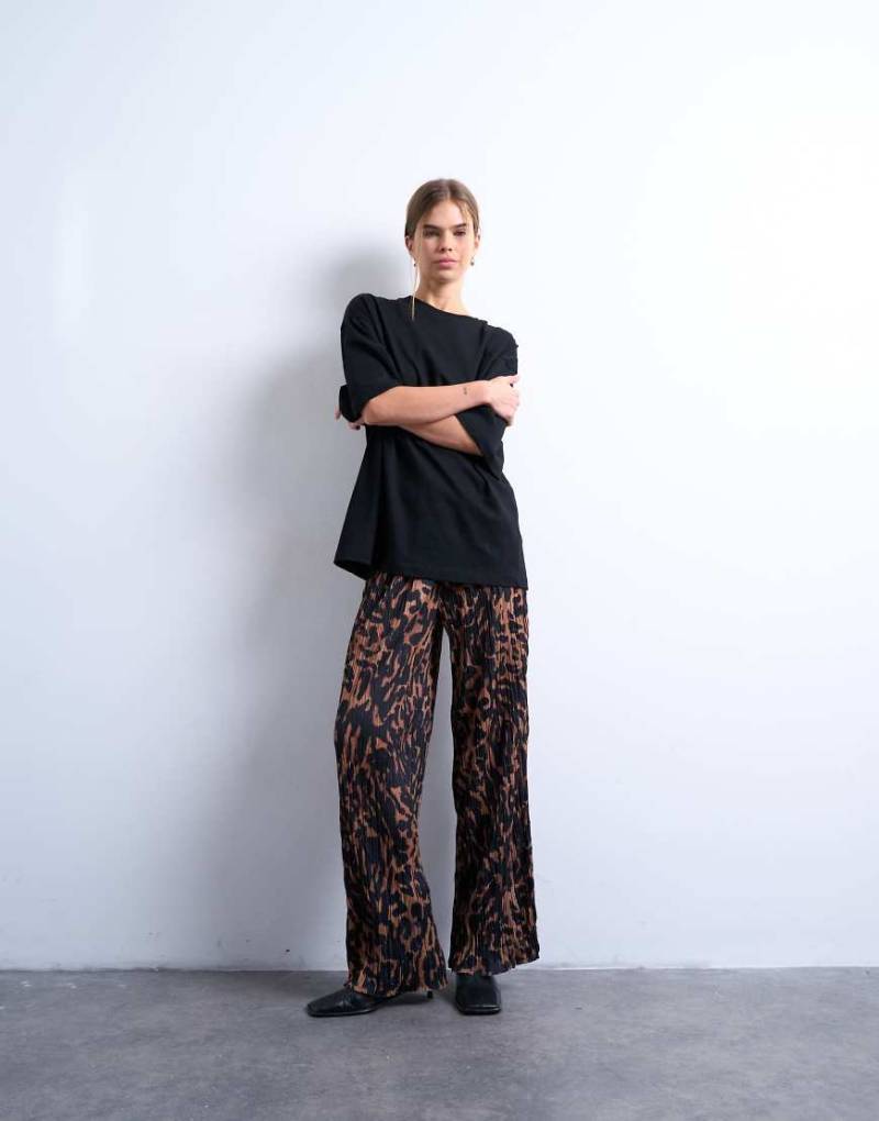 Topshop - Hose mit Leopardenmuster in Braun, Knitterstruktur und weitem Bein-Brown von Topshop