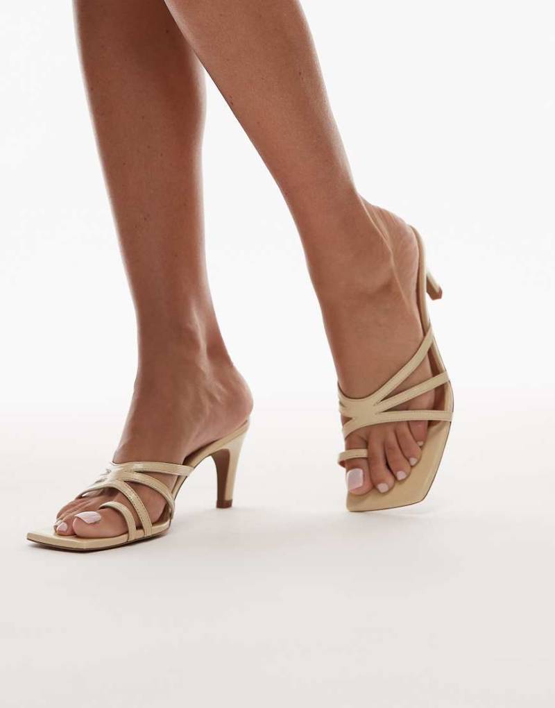 Topshop Premium - Ida - Riemchen-Sandaletten aus Echtleder in Wollweiß mit Absatz von Topshop