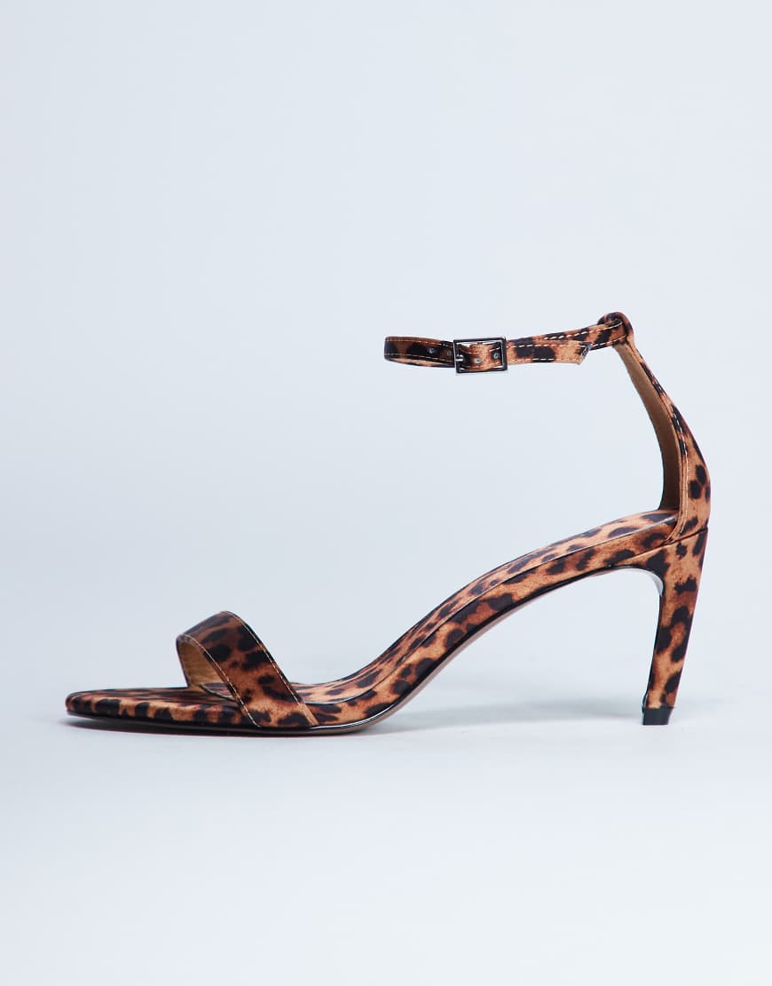 Topshop - Isabelle - Sandaletten mit Leopardenmuster und 2-teiligem Riemchen-Design und Banana-Absatz-Brown von Topshop