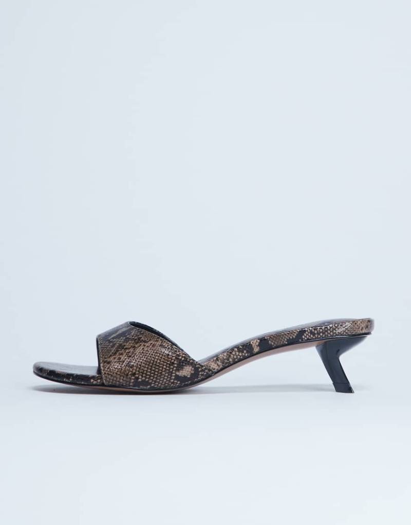 Topshop - Ivee - Pantoletten mit Kitten-Absatz und naturfarbenem Schlangenhautmuster-Bunt von Topshop