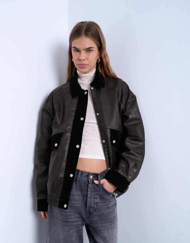 Topshop - Jacke aus Kunstleder in Braun mit aufgesetzten Taschen und Kontrastdetail aus Wildlederimitat-Brown von Topshop