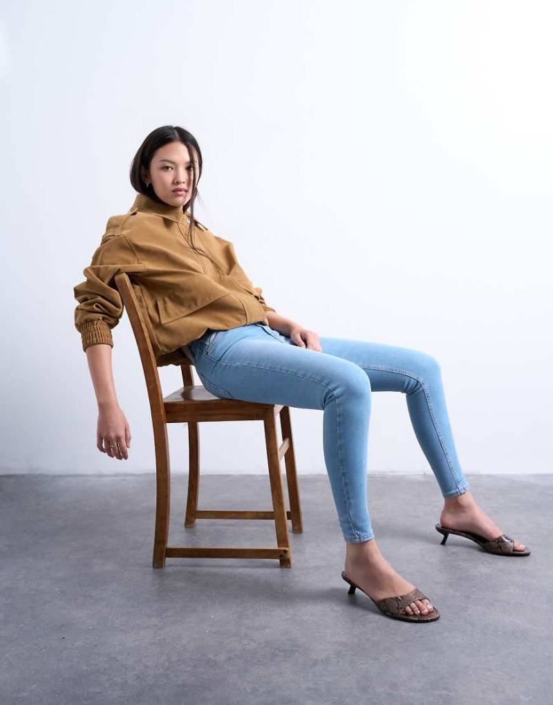 Topshop - Jamie - Skinny-Jeans in Bleach-Waschung mit hohem Bund-Blau von Topshop