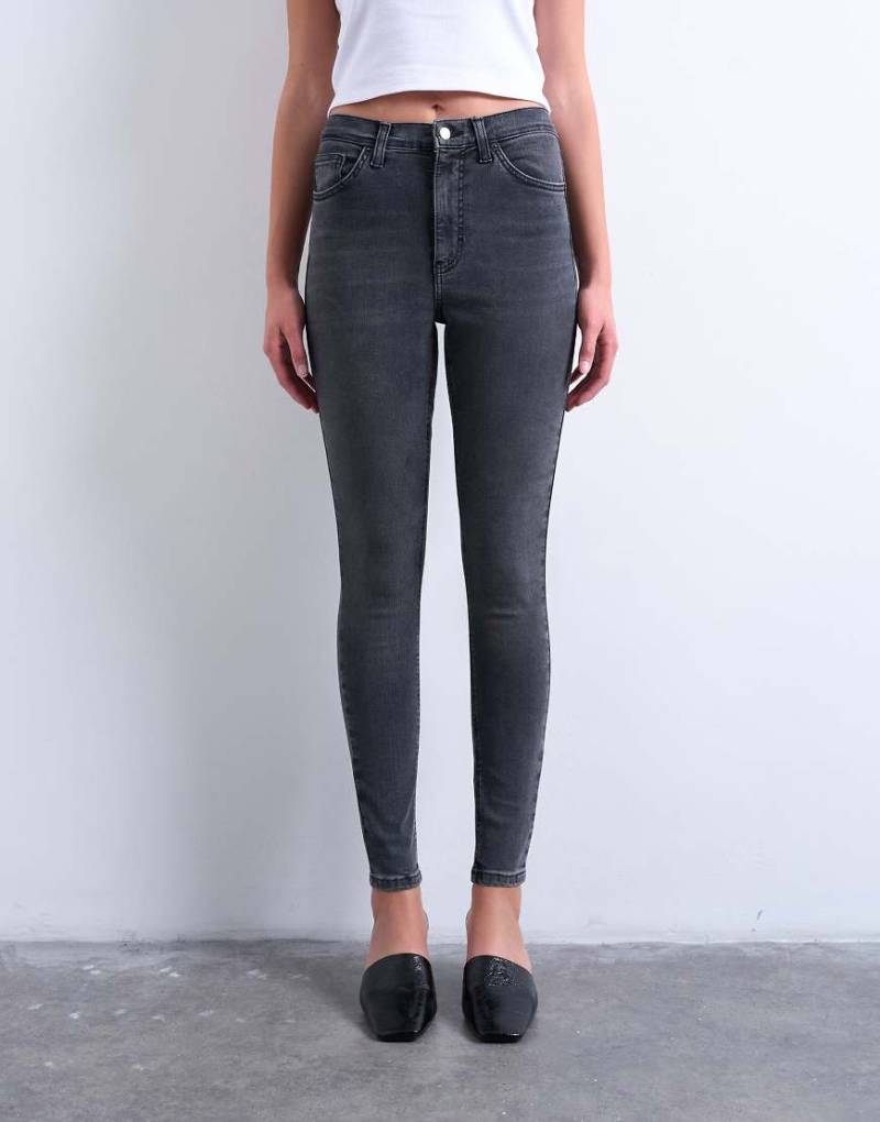 Topshop - Jamie - Skinny Jeans in verwaschenem Schwarz mit hohem Bund von Topshop