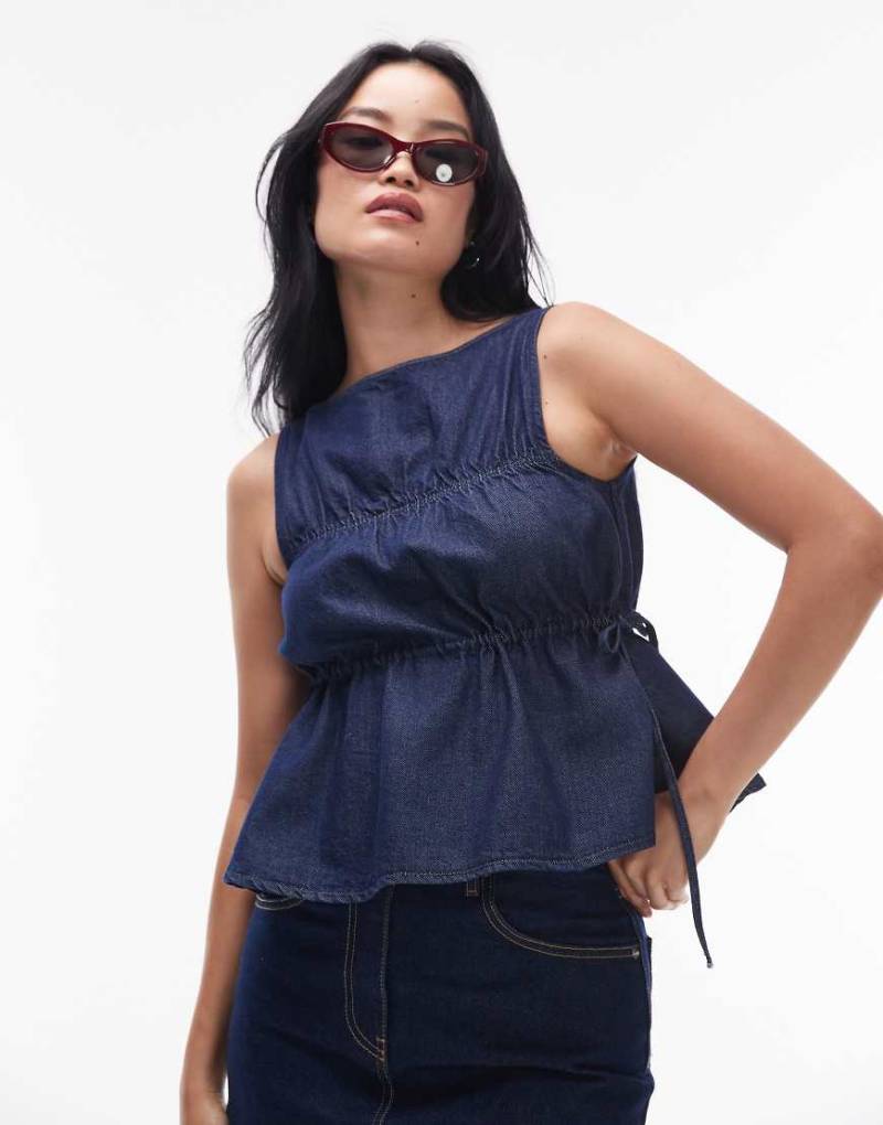 Topshop - Jeans-Oberteil in indigoblauer Rinse-Waschung mit seitlicher Raffung von Topshop