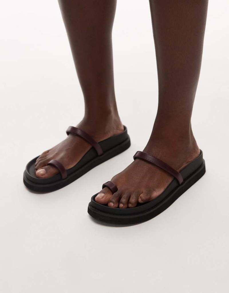Topshop - Josh - Minimalistische, flache Sandalen in Burgunderrot Topshop - Josh - Minimalistische, flache Sandalen in Burgunderrot von Topshop