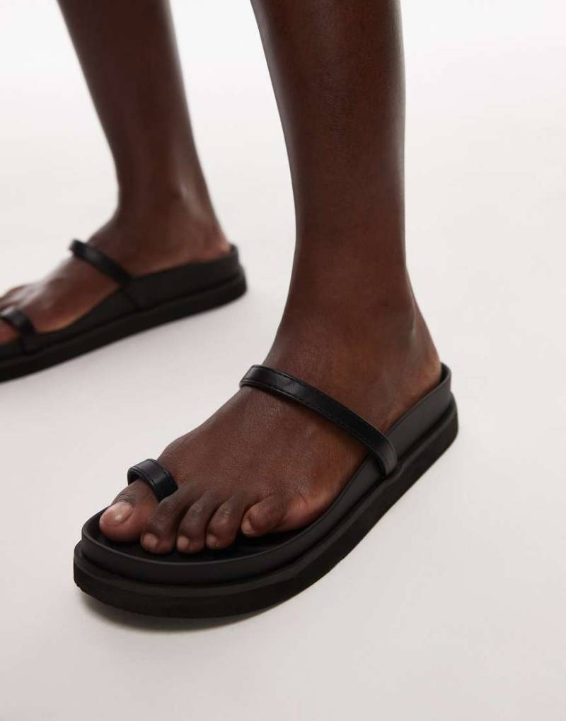 Topshop - Josh - Minimalistische, flache Sandalen in Schwarz Topshop - Josh - Minimalistische, flache Sandalen in Schwarz von Topshop