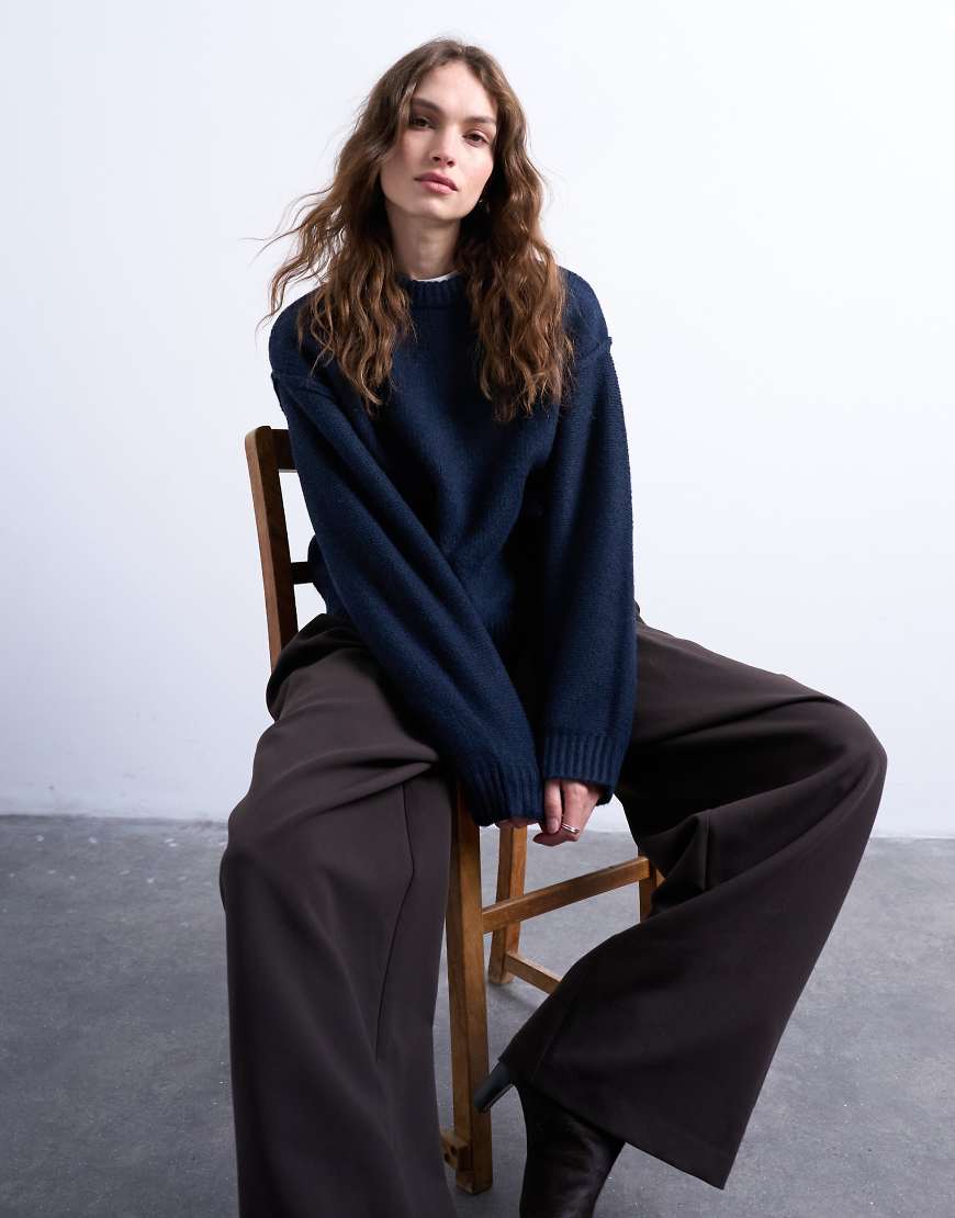 Topshop - Kastiger Strickpullover in Marineblau mit weiten Ärmeln und mittelhohem Rundhalsausschnitt von Topshop