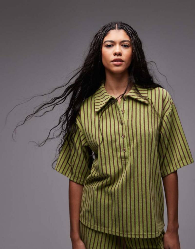 Topshop - Kastiges Polohemd aus Frottee in Grün mit Streifen, Kombiteil von Topshop