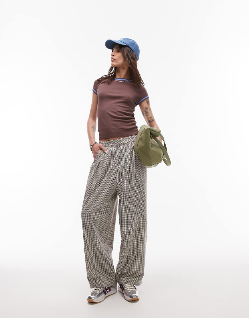 Topshop - Klein karierte Pull-on-Hose in Braun mit hohem Bund und schmal zulaufendem Bein-Bunt von Topshop