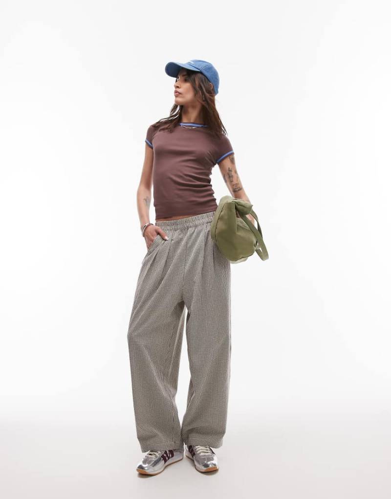 Topshop - Klein karierte Pull-on-Hose in Braun mit hohem Bund und schmal zulaufendem Bein-Bunt von Topshop