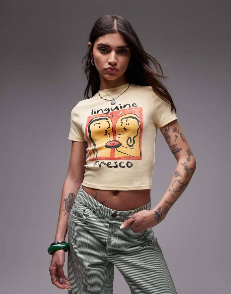 Topshop - Knapp geschnittenes T-Shirt in Buttermilchgelb mit „Linguine"-Print von Topshop