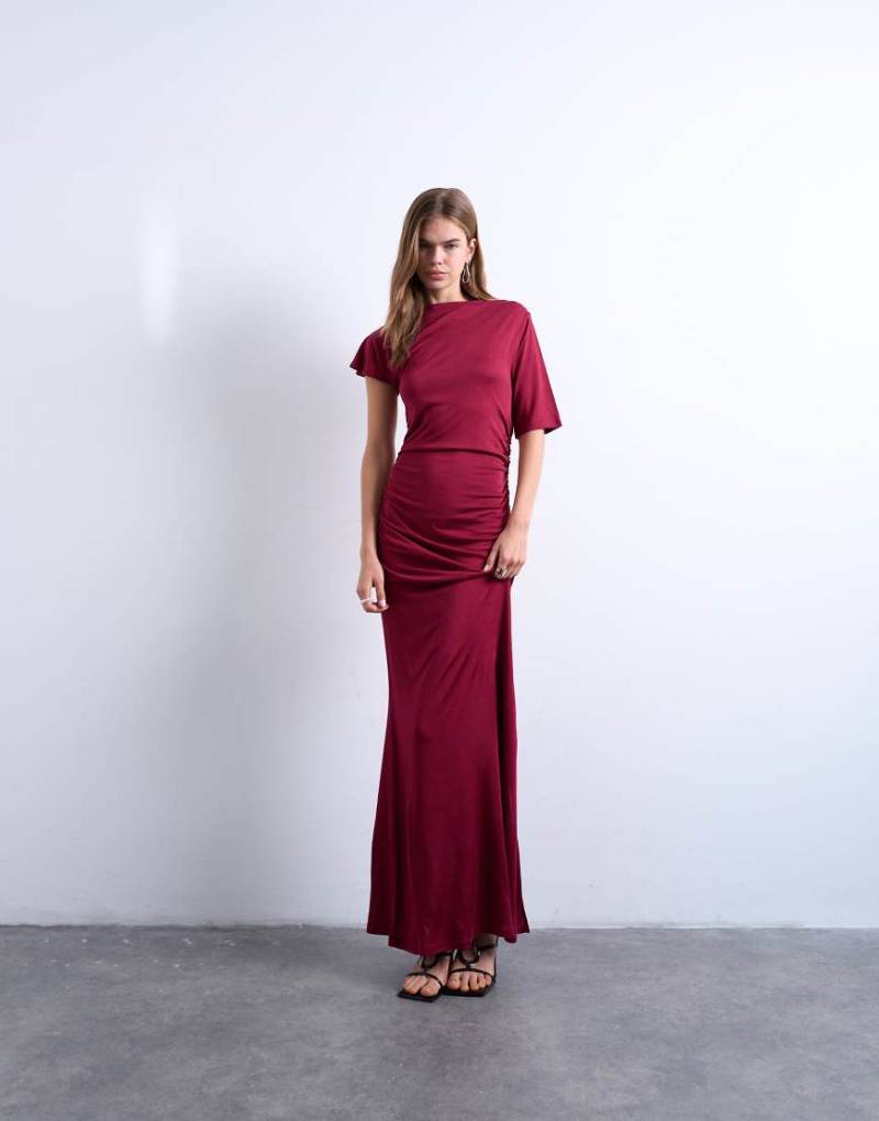 Topshop - Kurzärmliges, asymmetrisches, geschmeidiges Maxikleid in Rot von Topshop