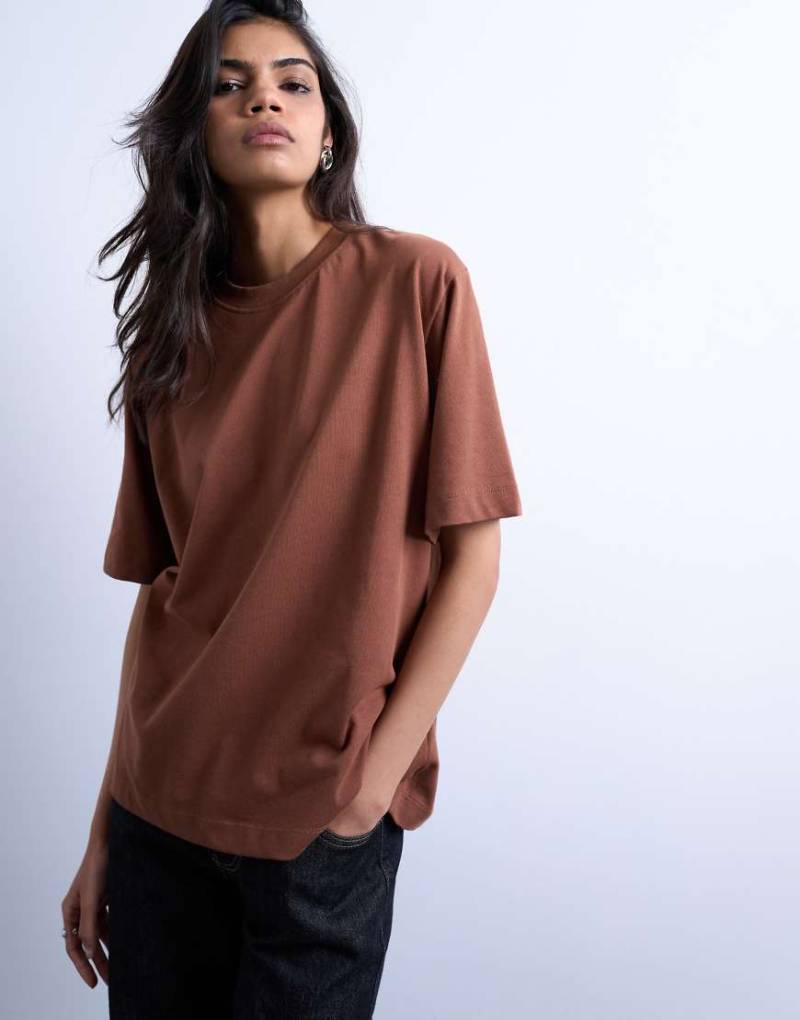 Topshop - Kurzärmliges Basic-T-Shirt aus hochwertigem Material in Braun-Brown Topshop - Kurzärmliges Basic-T-Shirt aus hochwertigem Material in Braun-Brown von Topshop