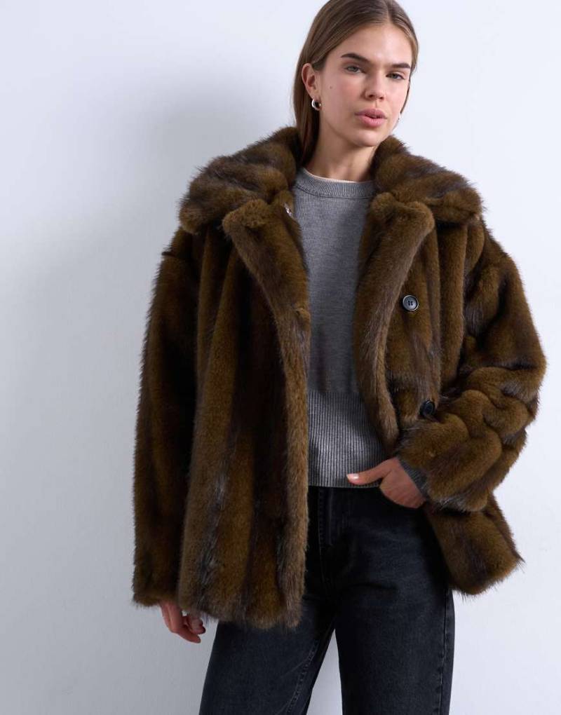 Topshop - Kurzer, gestreifter Car Coat aus Kunstpelz in Natur-Bunt von Topshop