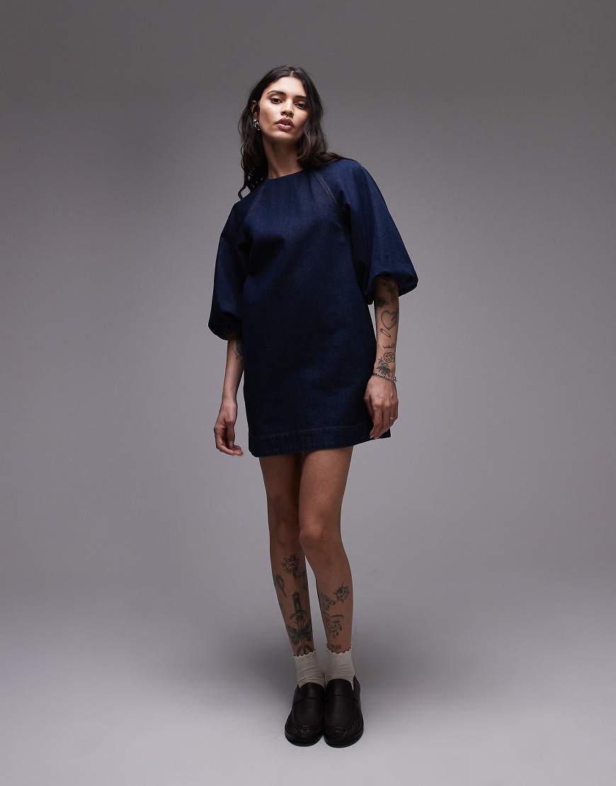 Topshop - Kurzes Jeans-Etuikleid in unbehandelter indigoblauer Optik mit Ballonärmeln Topshop - Kurzes Jeans-Etuikleid in unbehandelter indigoblauer Optik mit Ballonärmeln von Topshop
