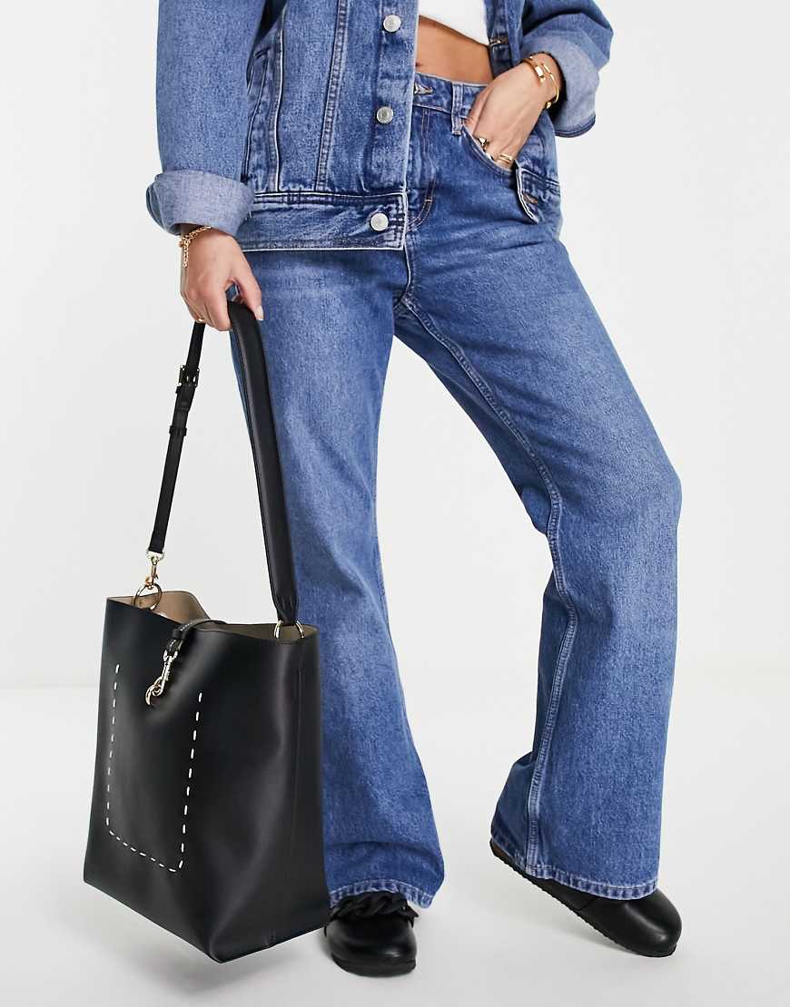 Topshop - Lässige Schultertasche aus PU in Schwarz mit Karabinerverschluss von Topshop