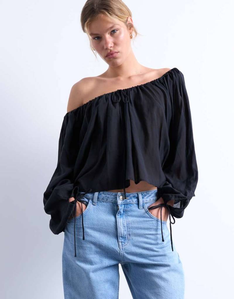 Topshop - Langärmlige Bluse in Schwarz mit Trapezschnitt und Bindedetail von Topshop