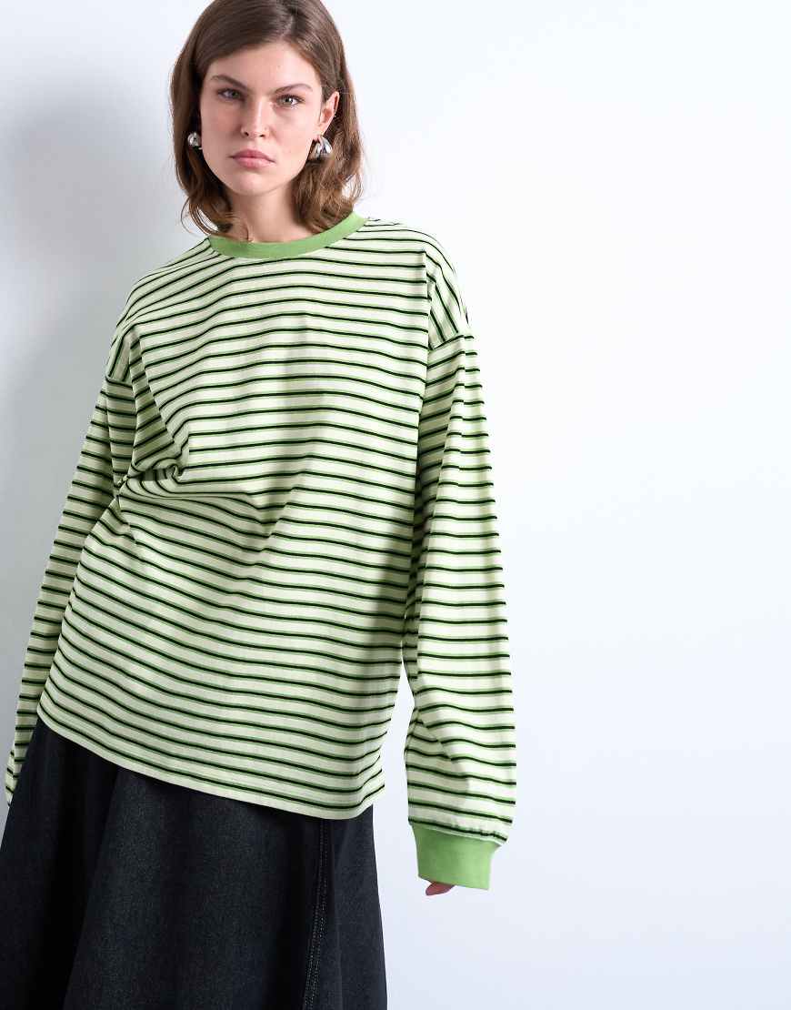Topshop - Langärmliges, lässiges Skater-T-Shirt in Grün gestreift Topshop - Langärmliges, lässiges Skater-T-Shirt in Grün gestreift von Topshop