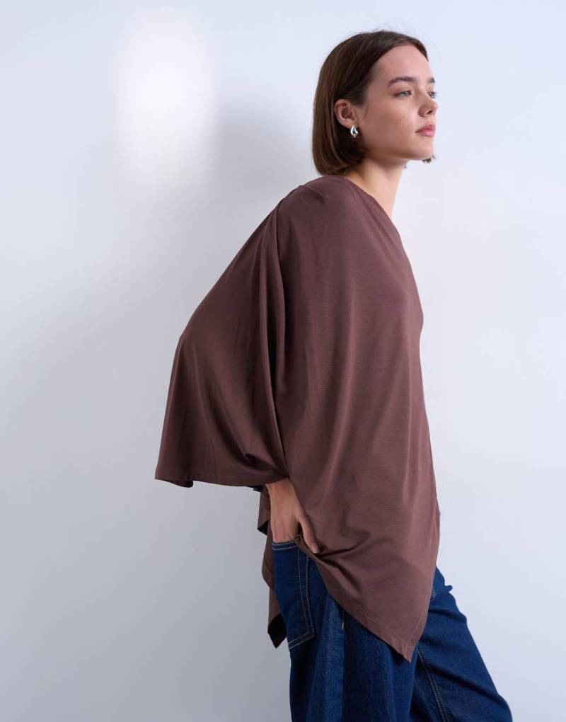 Topshop - Langärmliges Oberteil in Schokobraun mit One-Shoulder-Träger mit Wasserfall-Optik-Brown von Topshop