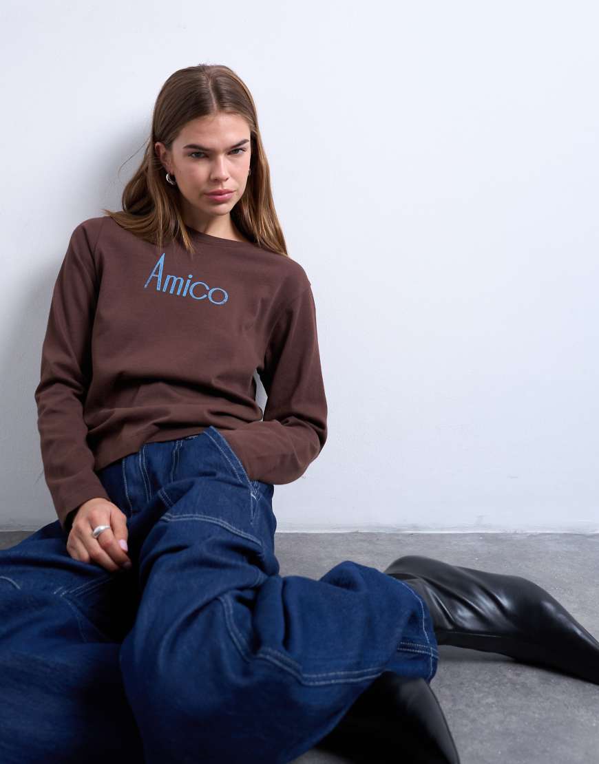 Topshop - Langärmliges Shirt in Braun mit Amico-Grafik und kastigem Schnitt-Brown von Topshop