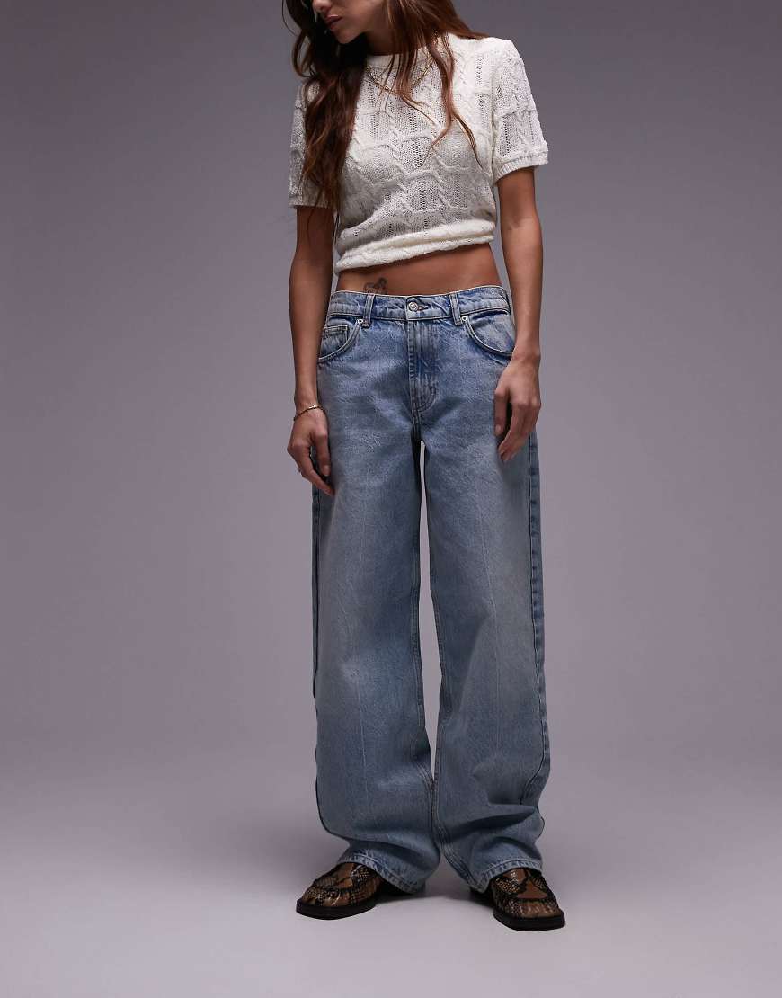 Topshop - Locker geschnittene Jeans in Bleach-Waschung mit niedrigem Bund und Schnallenriemen-Blau von Topshop