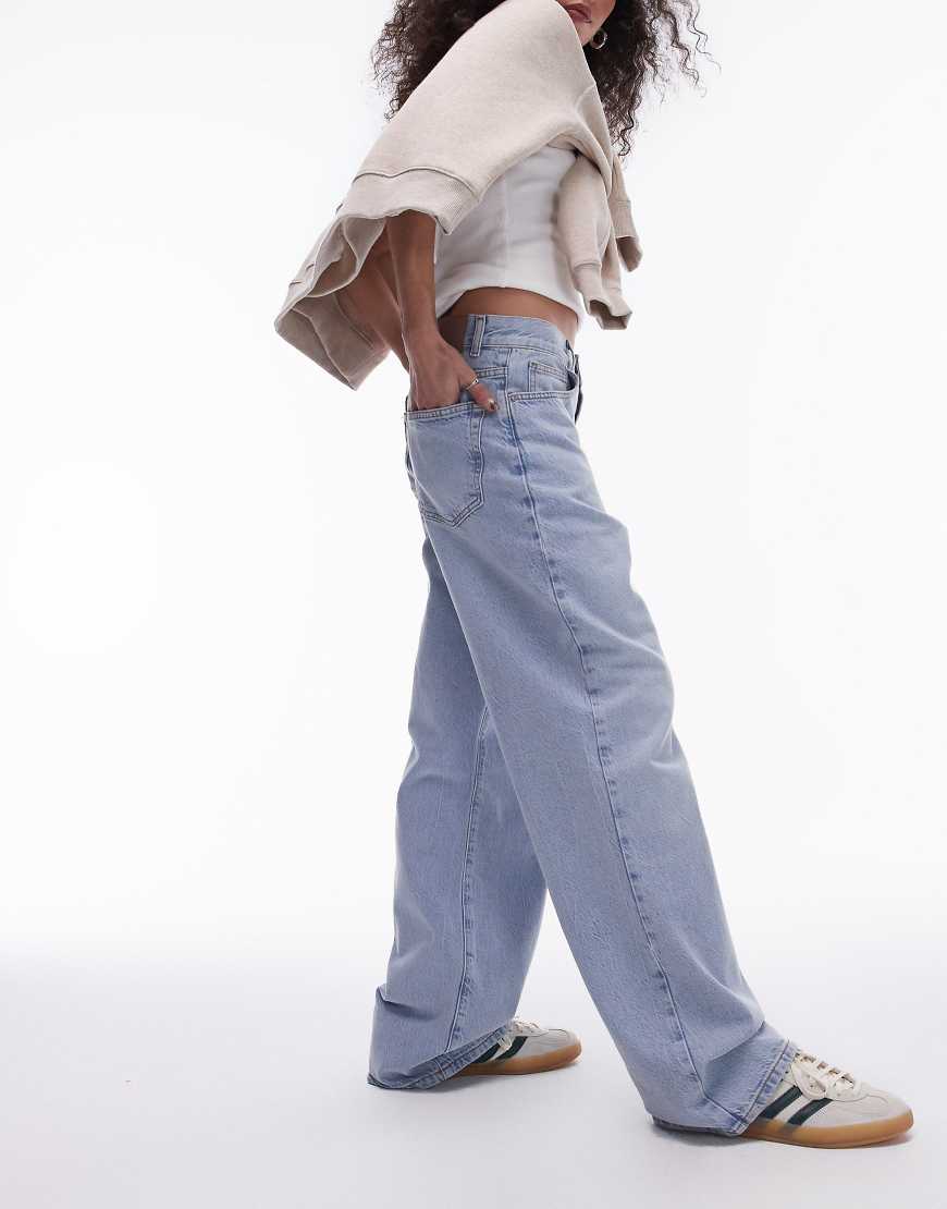 Topshop - Locker geschnittene Straight Jeans in ausgebleichter Vintage-Optik mit mittelhohem Bund-Blau von Topshop