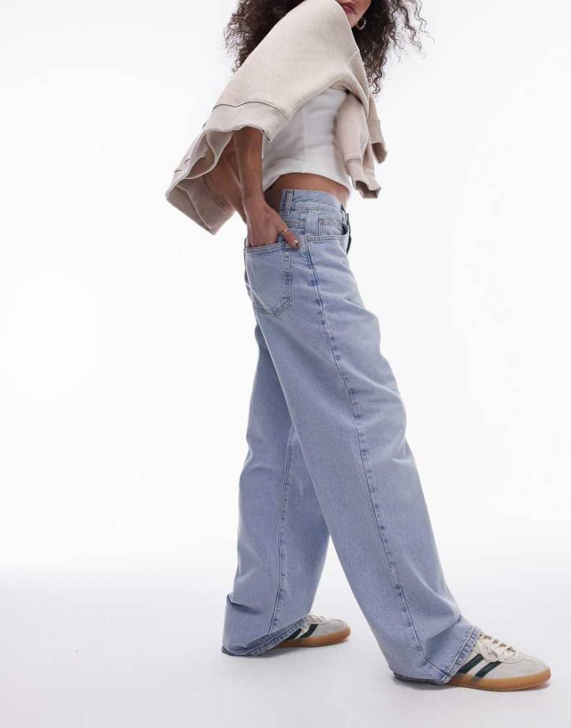 Topshop - Locker geschnittene Straight Jeans in ausgebleichter Vintage-Optik mit mittelhohem Bund-Blau von Topshop