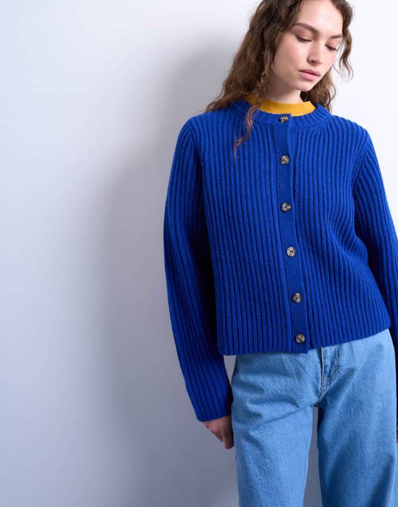 Topshop - Locker geschnittene Strickjacke in Blau mit Rippmuster und Knopfleiste von Topshop