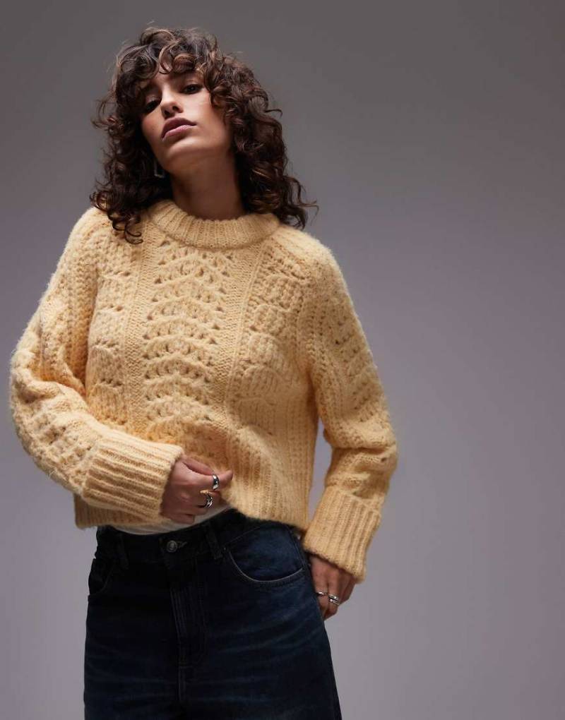 Topshop - Locker geschnittener Strickpullover in Buttermilchgelb mit Rundhalsausschnitt und Maschenstruktur von Topshop