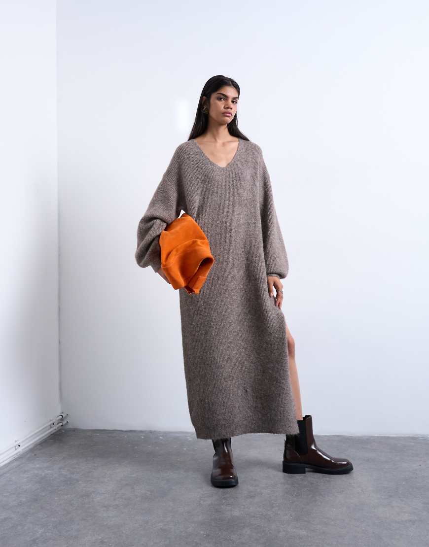 Topshop - Lockeres Midi-Strickkleid in Schokobraun mit V-Ausschnitt-Brown Topshop - Lockeres Midi-Strickkleid in Schokobraun mit V-Ausschnitt-Brown von Topshop