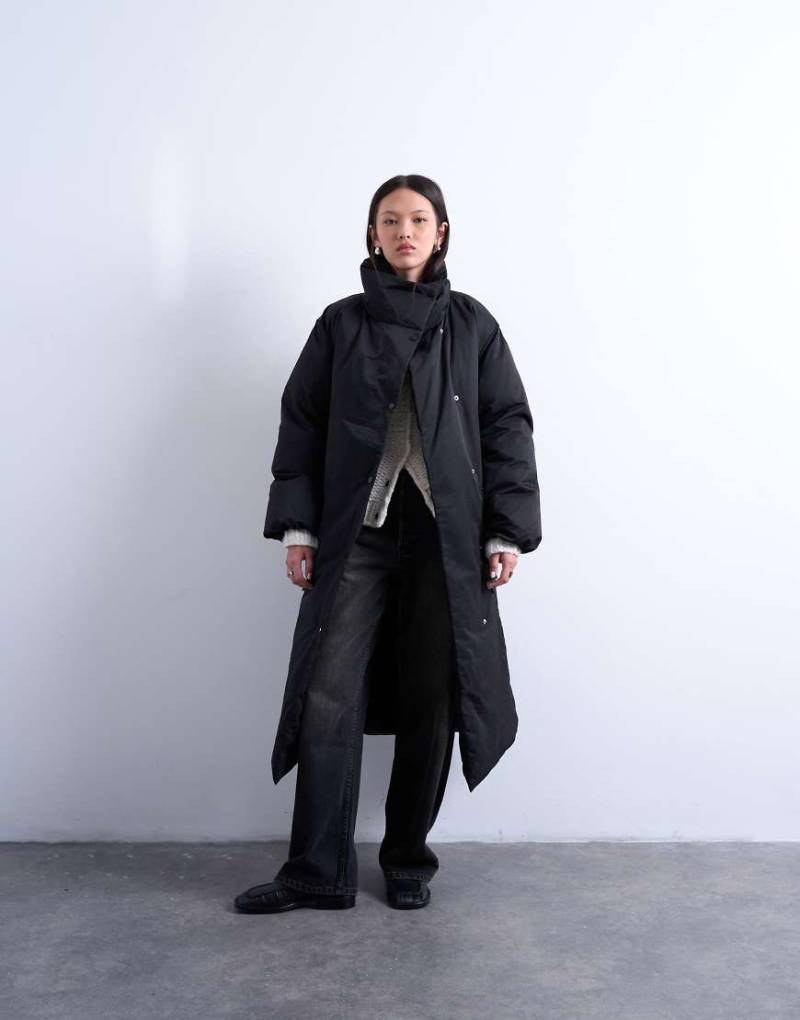 Topshop - Longline-Pufferjacke in Schwarz mit Stehkragen und Gürtel-Neutral von Topshop
