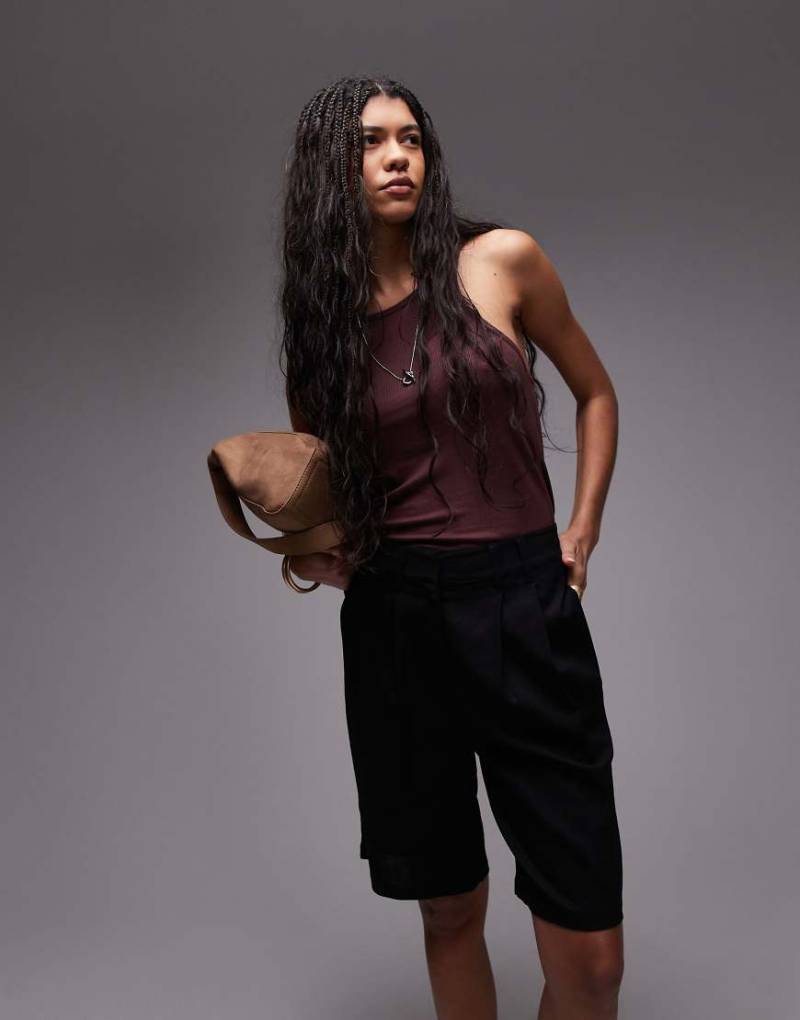 Topshop - Longline-Shorts aus Leinen in Schwarz-Rot Topshop - Longline-Shorts aus Leinen in Schwarz-Rot von Topshop