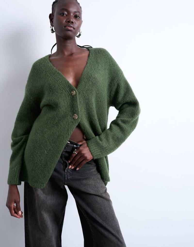 Topshop - Boyfriend-Strickjacke mit Longline-Schnitt in Khaki mit Oversize-Passform-Grün von Topshop