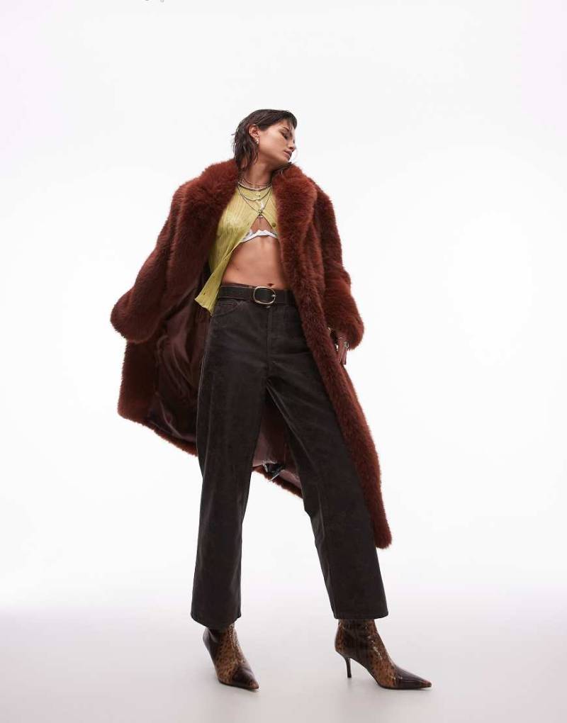 Topshop - Loose Fit Straight Jeans in Knitterbraun mit mittelhohem Bund von Topshop