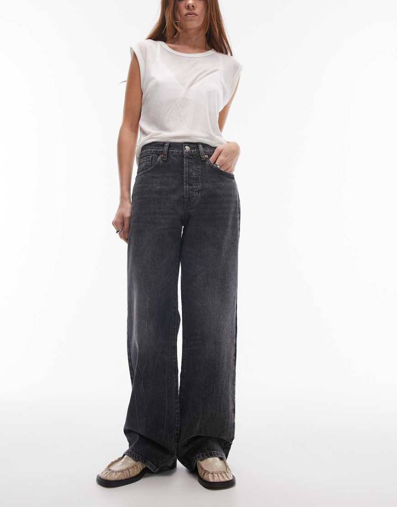 Topshop - Loose Fit Straight Jeans in verwaschenem Schwarz mit mittelhohem Bund von Topshop
