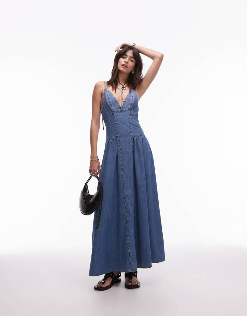 Topshop - Maxikleid aus Denim in Mittelblau mit Nahtdetails und Raffung von Topshop