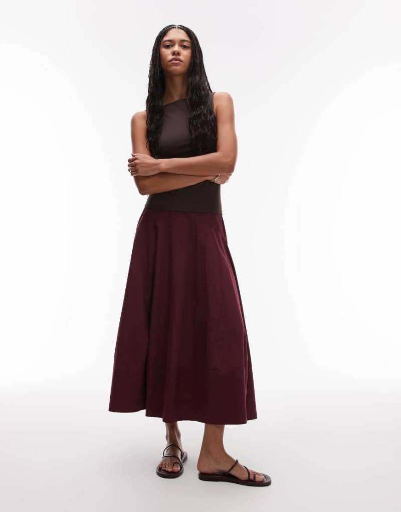 Topshop - Maxirock in Burgunderrot mit tiefem Bund und geteiltem Streifenmuster von Topshop