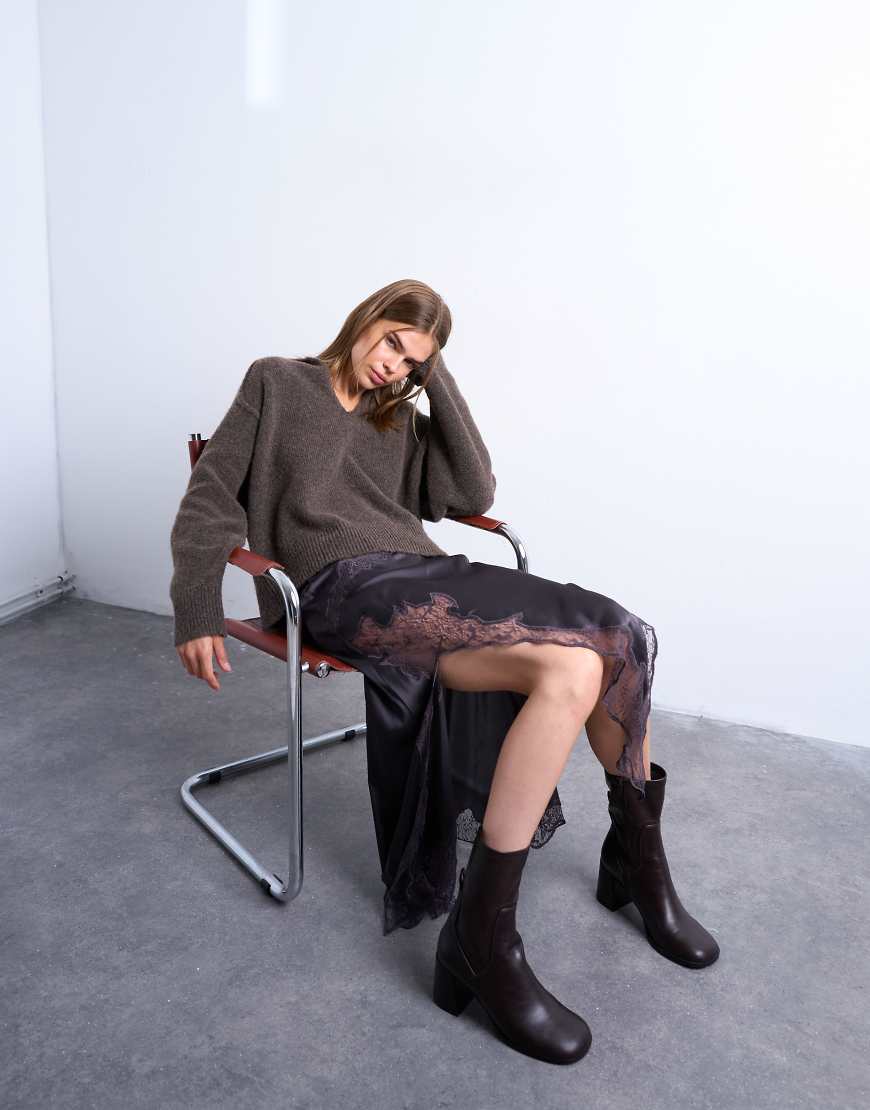 Topshop - Midirock aus Satin und Spitze in Pflaume mit Zipfelsaum-Rot von Topshop