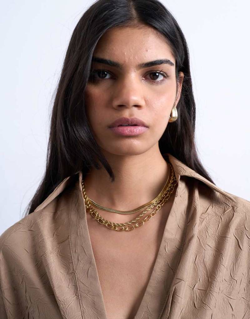 Topshop - Mina - Mehrreihige Halskette aus wasserdichtem Edelstahl in Goldoptik-Goldfarben von Topshop