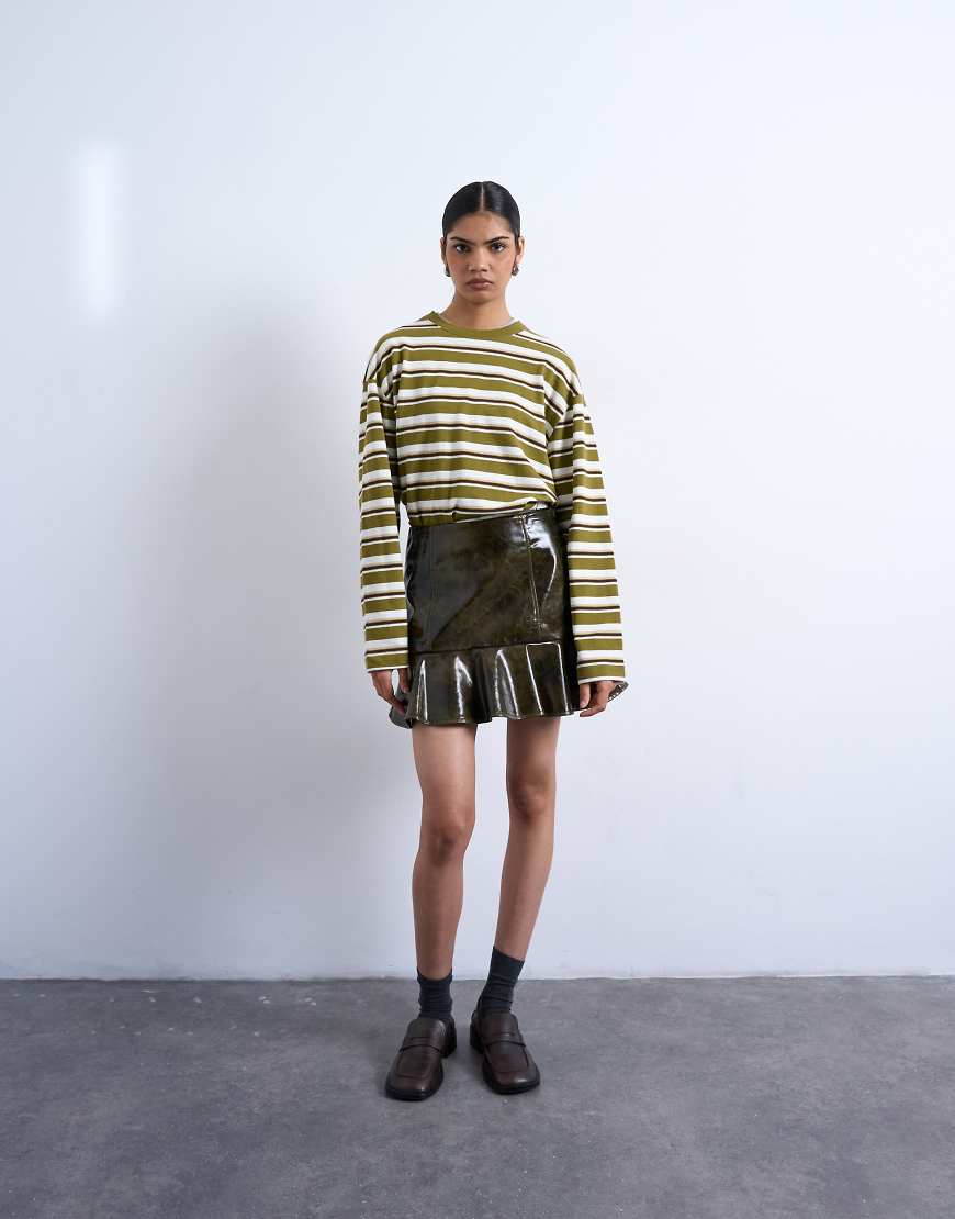 Topshop - Minirock aus Vinyl in Grün mit Schößchensaum von Topshop