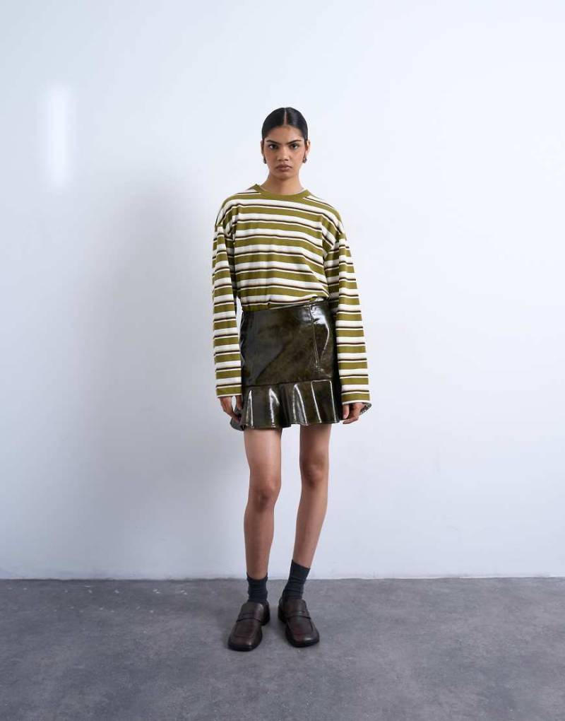 Topshop - Minirock aus Vinyl in Grün mit Schößchensaum von Topshop