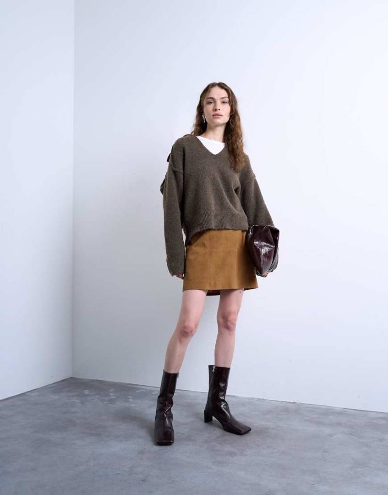 Topshop - Minirock aus echtem Wildleder in Toffee mit Ziernaht-Brown von Topshop