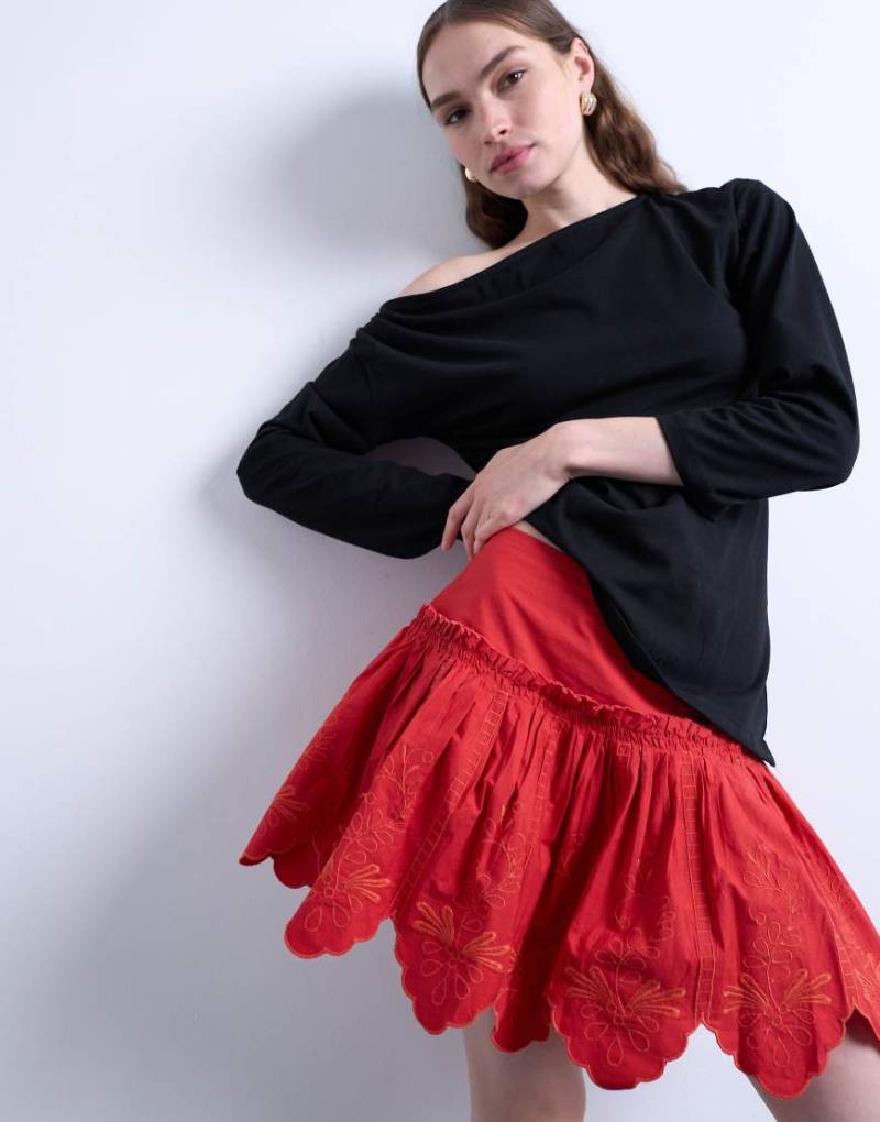 Topshop - Minirock in Rot mit Muschelsaum und Zierausschnitten von Topshop