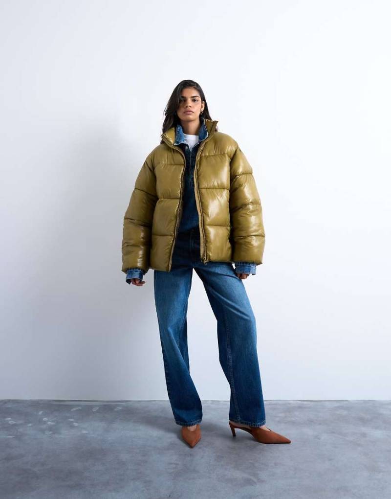 Topshop - Mittellange Steppjacke in Khaki mit Hochglanz-Finish-Grün von Topshop