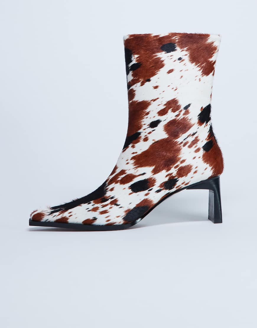 Topshop - Nadie - Ankle-Boots aus Echtleder mit Ponyfell, Kuhfleckenmuster und kantiger Zehenpartie-Bunt von Topshop