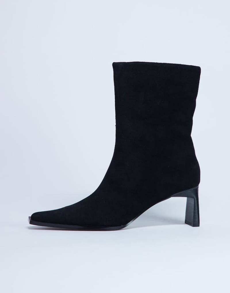Topshop - Nadie - Ankle-Boots aus Wildleder in Schwarz mit eckiger Spitze und Absatz von Topshop