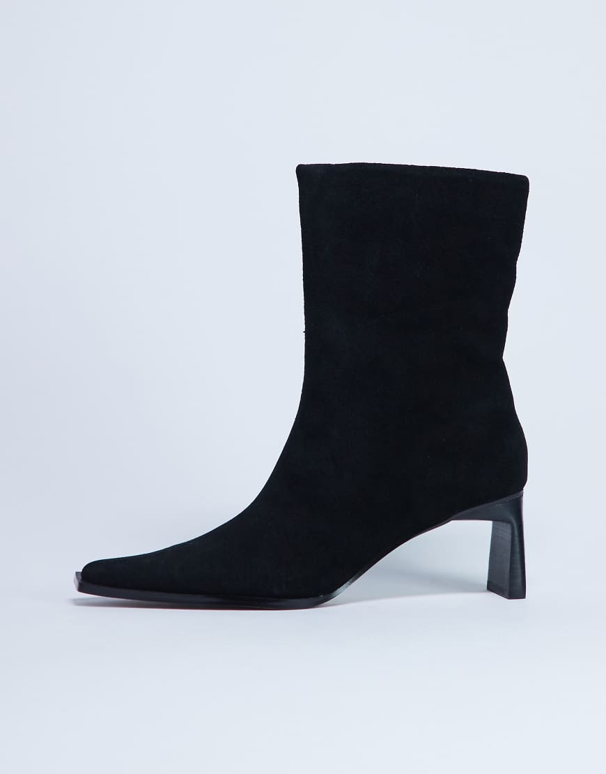 Topshop - Nadie - Ankle-Boots aus Wildleder in Schwarz mit eckiger Spitze und Absatz von Topshop